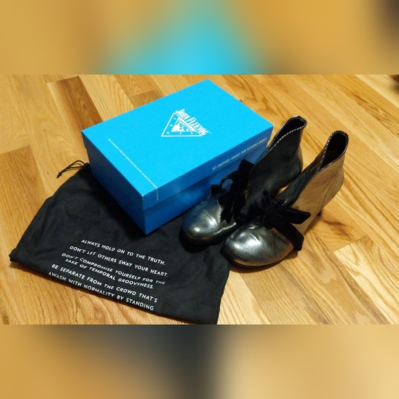 Fluevog Baroque silver 7.5 women's - Picture 2 of 9